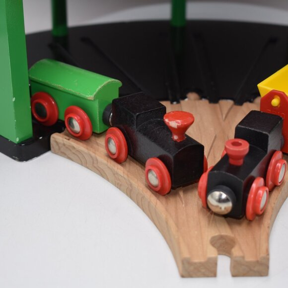 Vintage Brio Trains and Roundhouse Railway Train Shed Compatible Thomas/Melissa - Picture 6 of 13